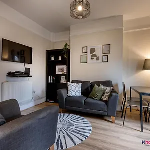Host - Artsy Stadium Suite, Center & Garden Liverpool