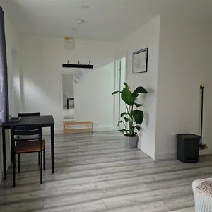  Apartment Pad