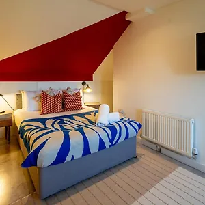  Apartment Getaway - Center - Free Parking