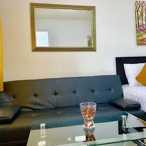 3 Bedrooms, 3 Baths, Spacious Lounge, Full Kitchen, Garden, Ground Floor, Free Parking London