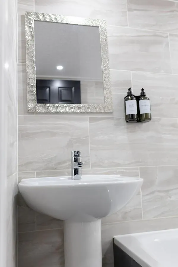 Chic Urban 2 Bedroom Apartments Cardiff United Kingdom